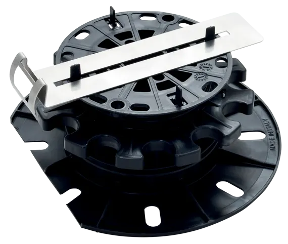 Perimeter spacer clip for decks and paved areas